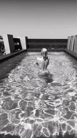 Adriana Abenia content