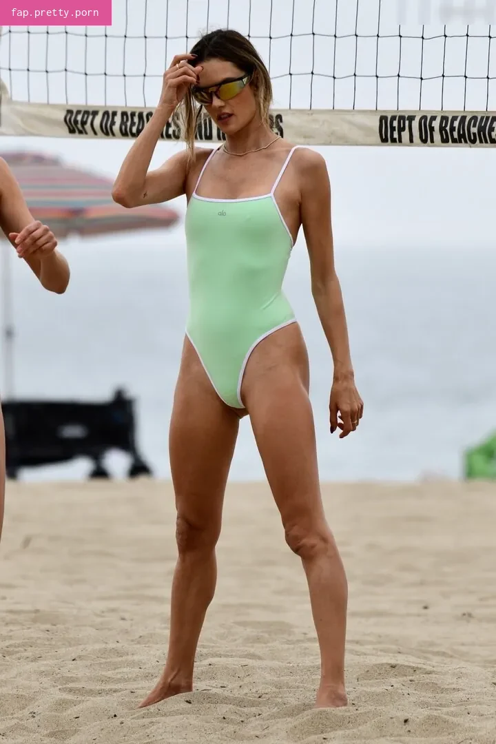Alessandra Ambrosio - Photo #31