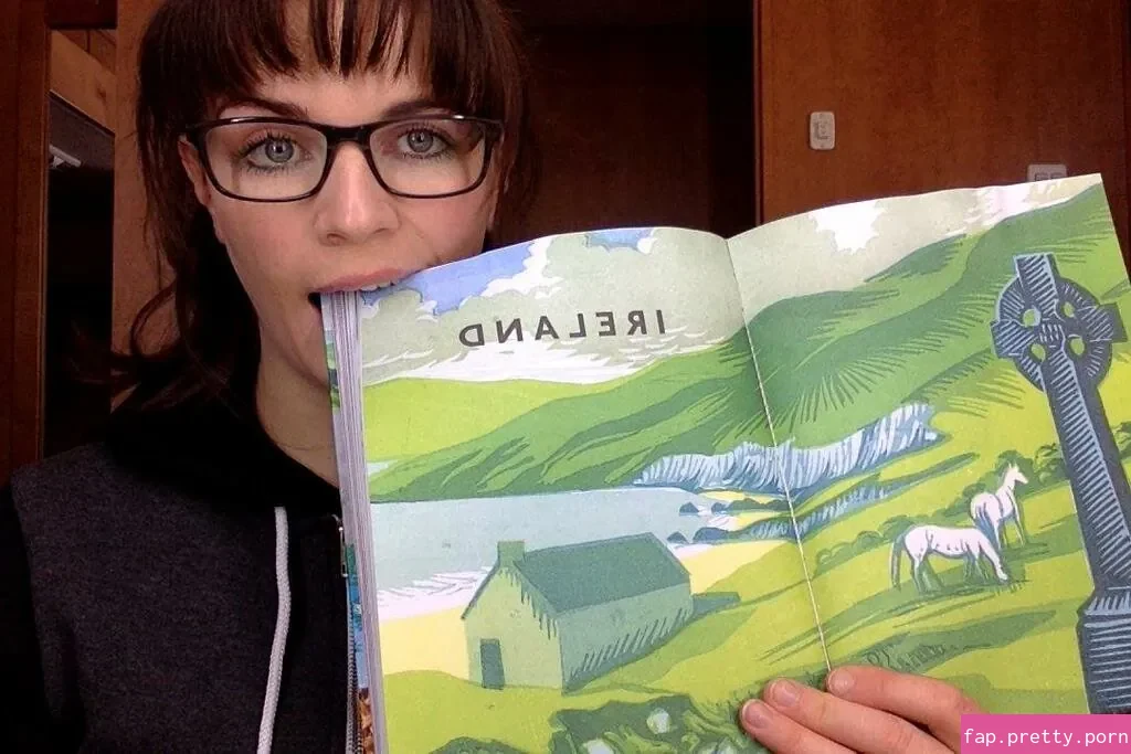 Aisling Bea - Photo #10