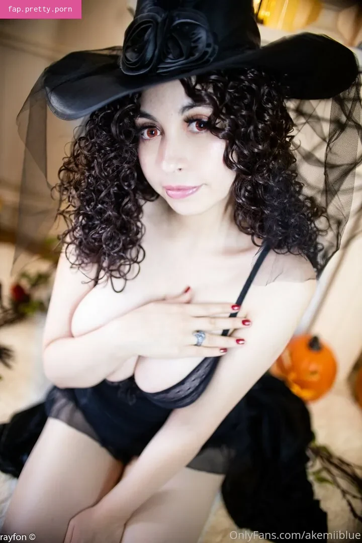 Akemii Blue - Photo #03