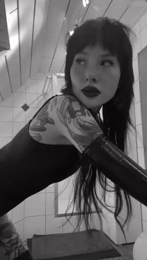 Alina Benson/Alinabnsn
