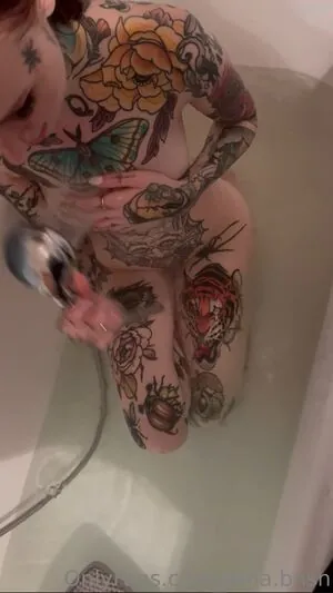 Alina Benson/Alinabnsn