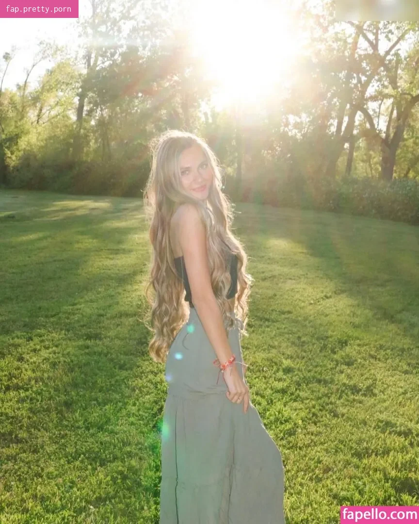 Analeese Bonfiglio - Photo #06