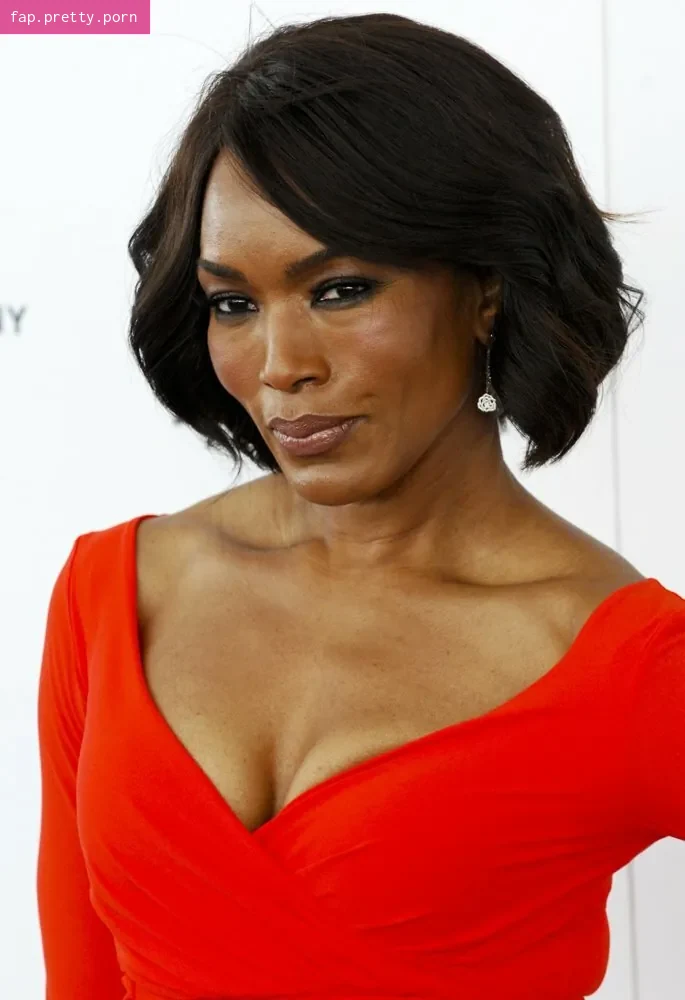 Angela Bassett - Photo #16