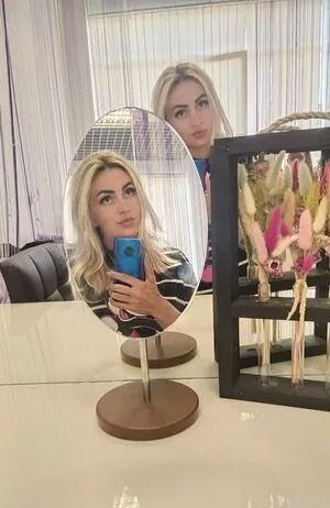 anna_bellla