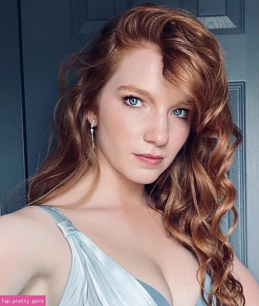 Annalise Basso - Photo #01