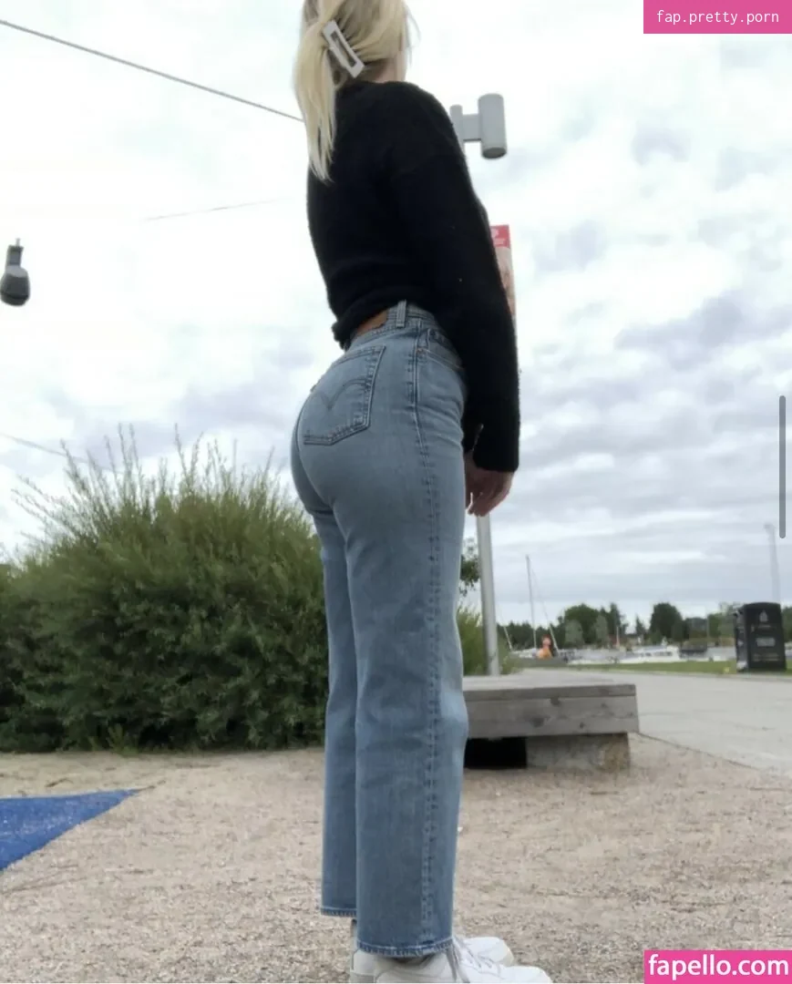 Arielle Burström - Photo #09