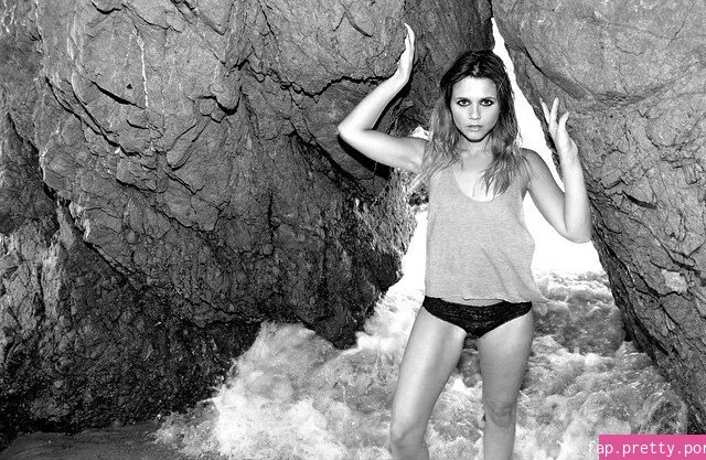 Alexandra Chando - Photo #20