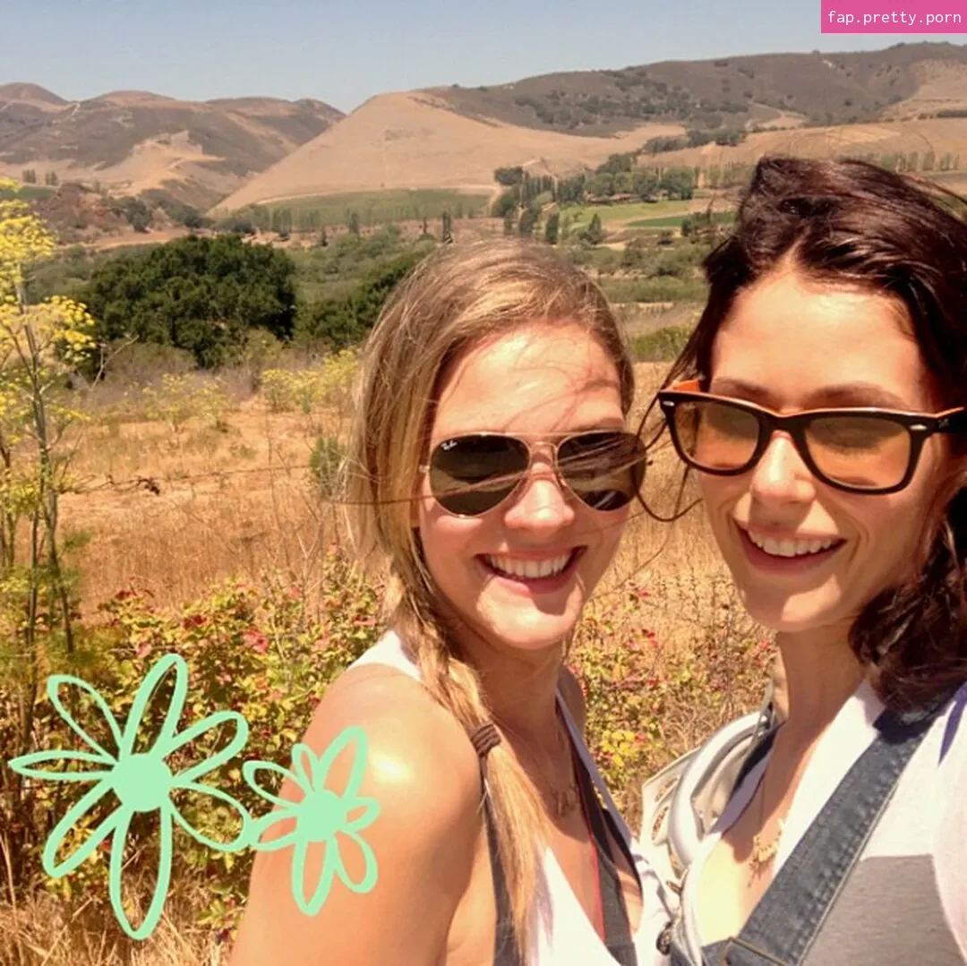 Amanda Crew - Photo #24