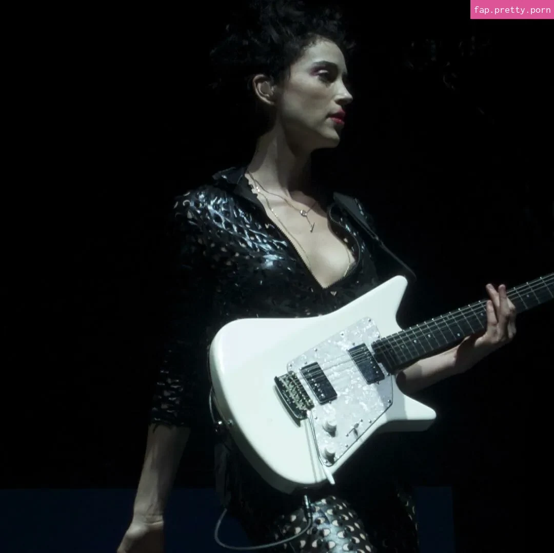 Annie Clark - Photo #17