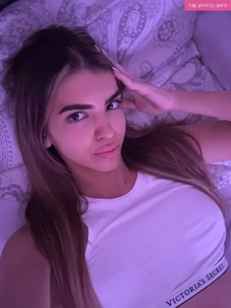 Adelinacutiee - Photo #03