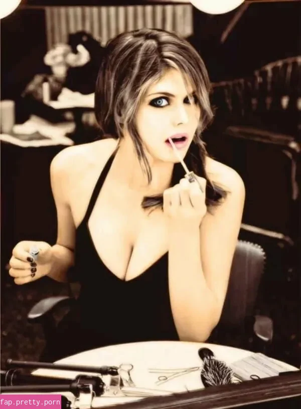 Alexandra Daddario - Photo #32
