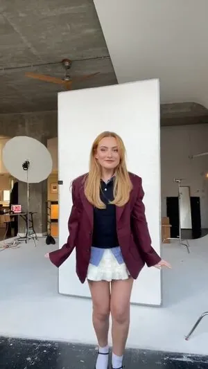 Amelia Dimoldenberg