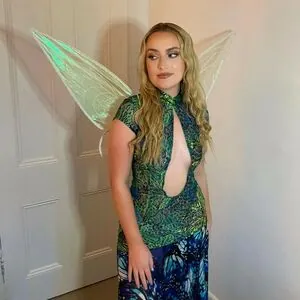 Amelia Dimoldenberg