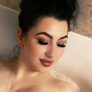 Ashley Delfino-Nikkiashh