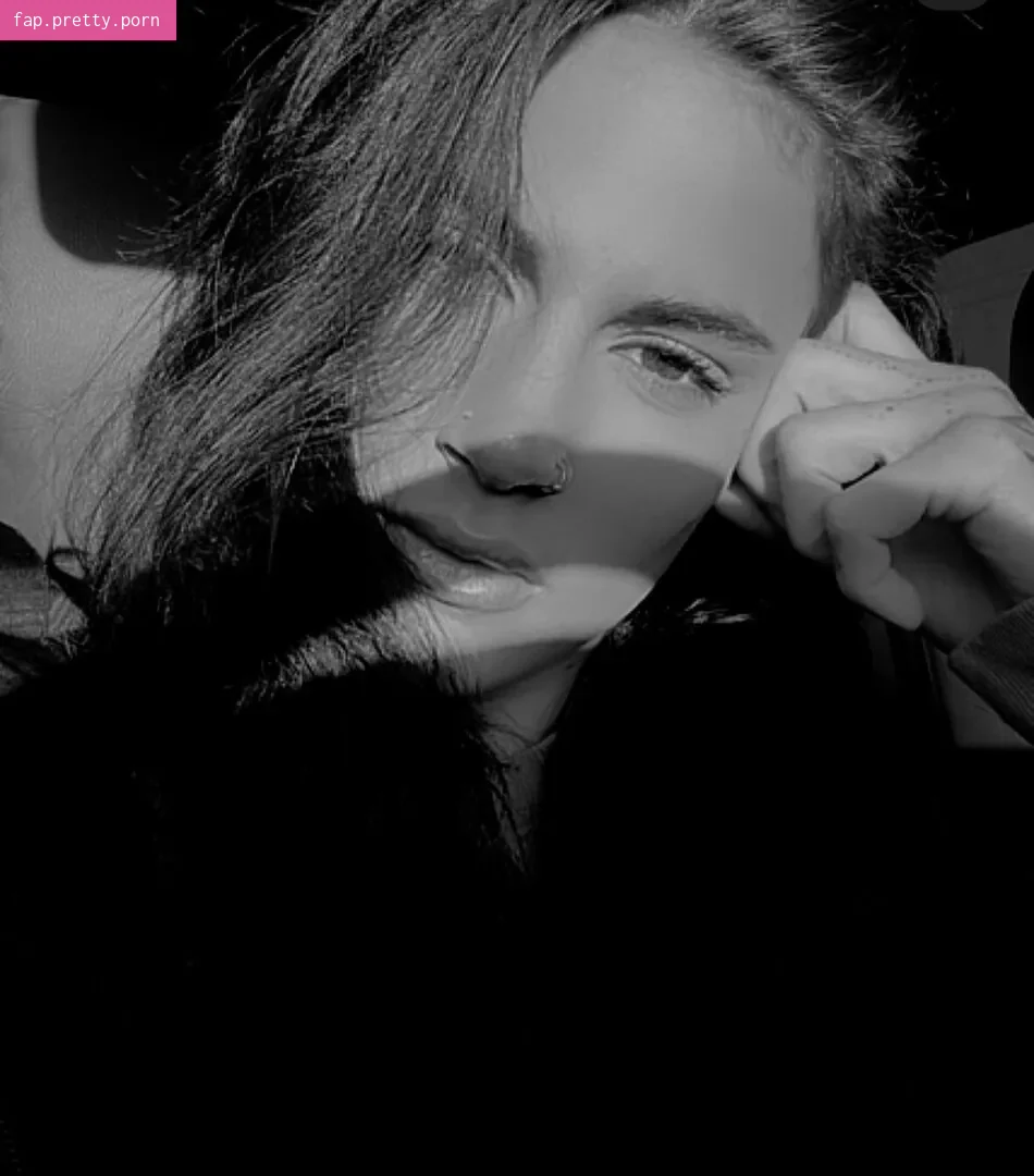 Abbey Earnhart - Photo #01