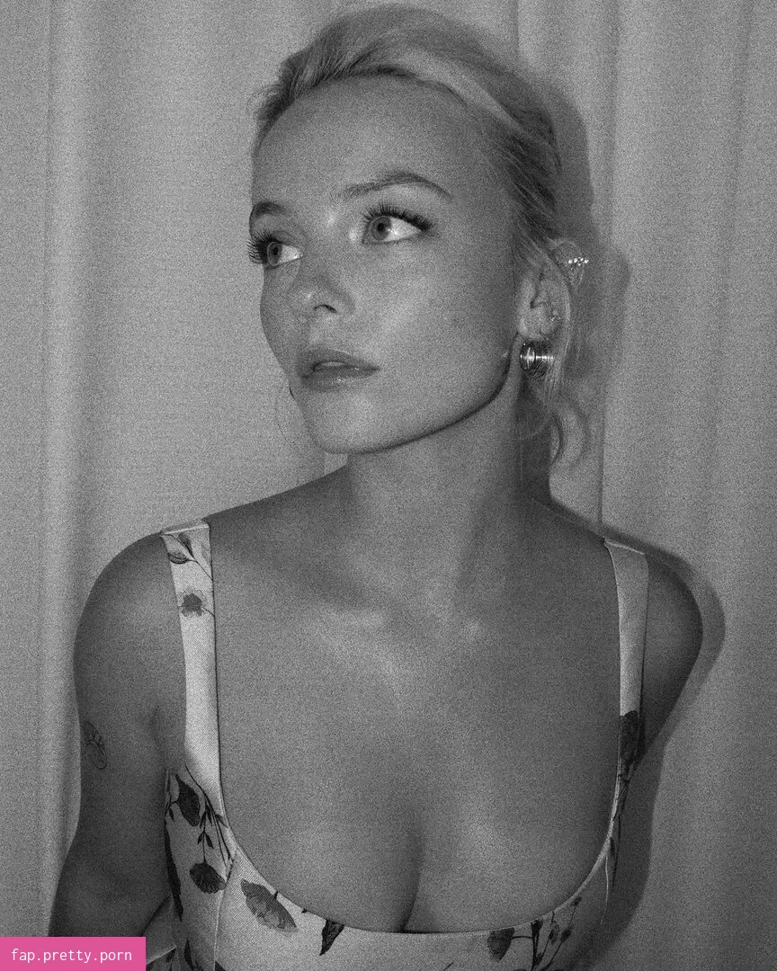 Amelia Eve Gibson - Photo #03