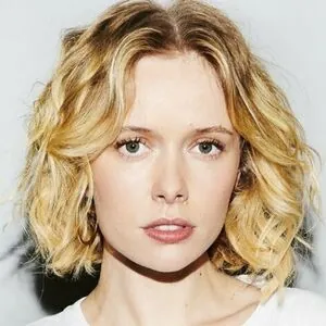 Amelia Eve