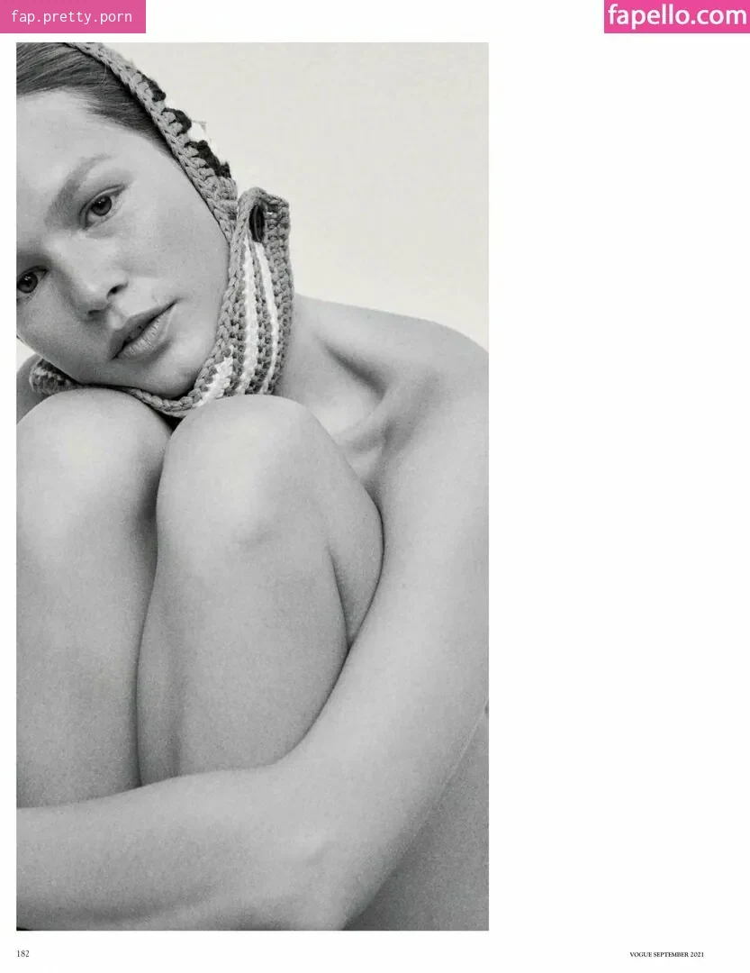 Anna Ewers - Photo #37