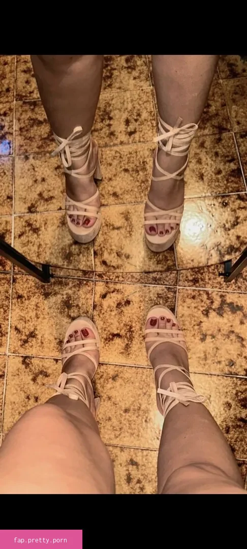 Adri Feet - Photo #25