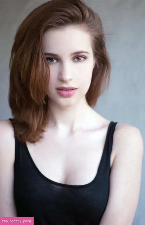 Alexia Fast - Photo #06
