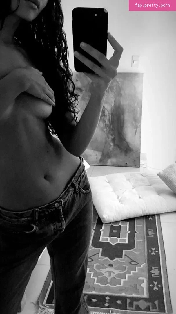 Alanis Guillen - Photo #15