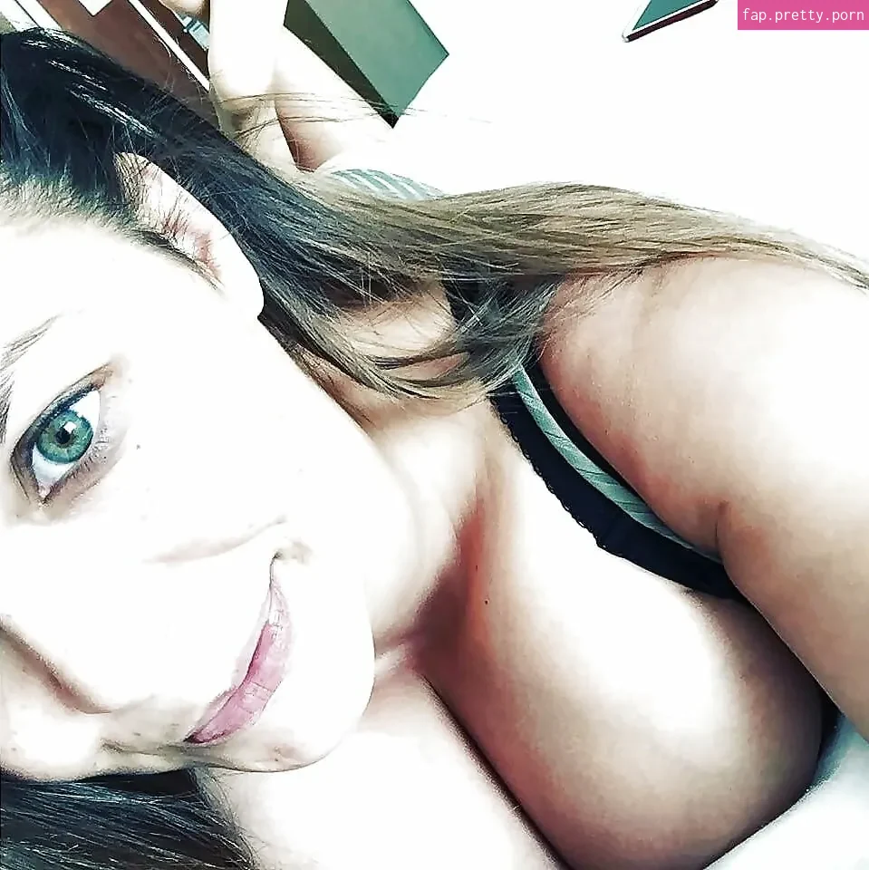 Alaura Grey - Photo #05