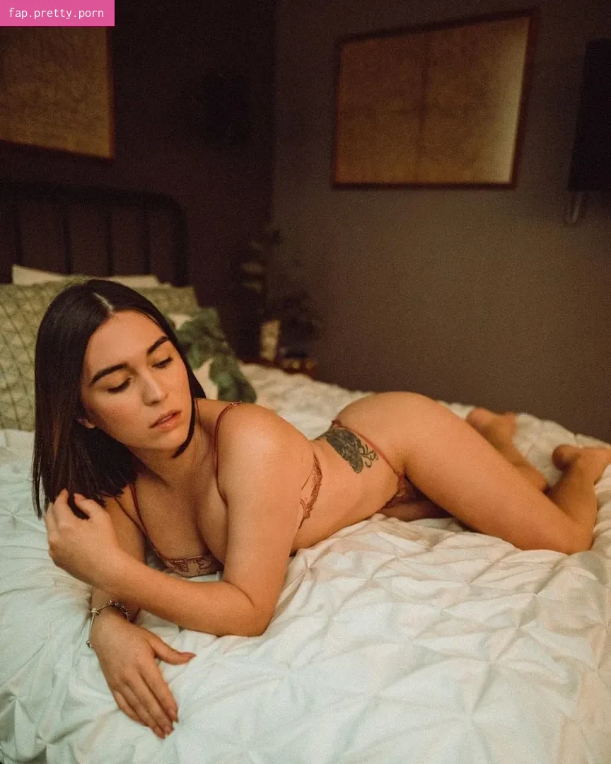 Alina Garza - Photo #03