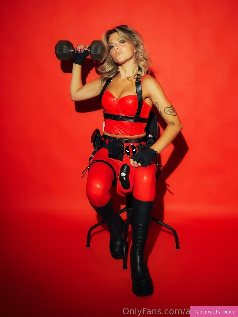 Alyssa Green - Photo #02