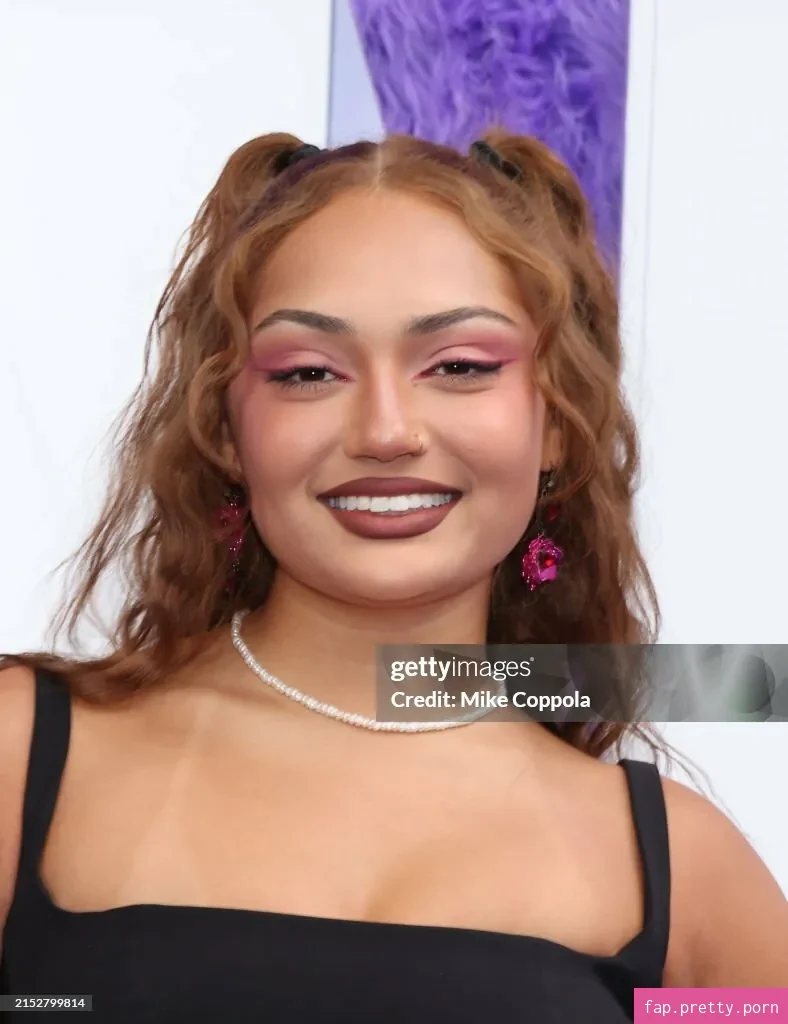 Avani Gregg - Photo #07