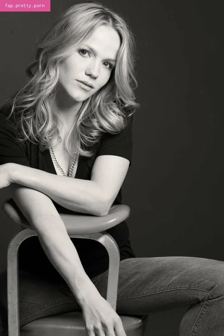 Alexa Havins - Photo #01