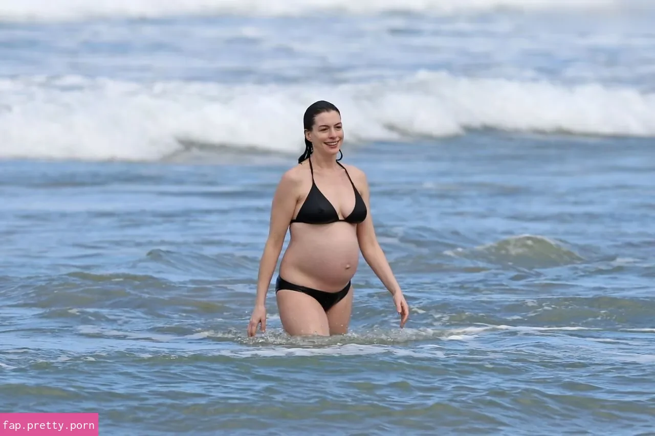 Anne Hathaway - Photo #02