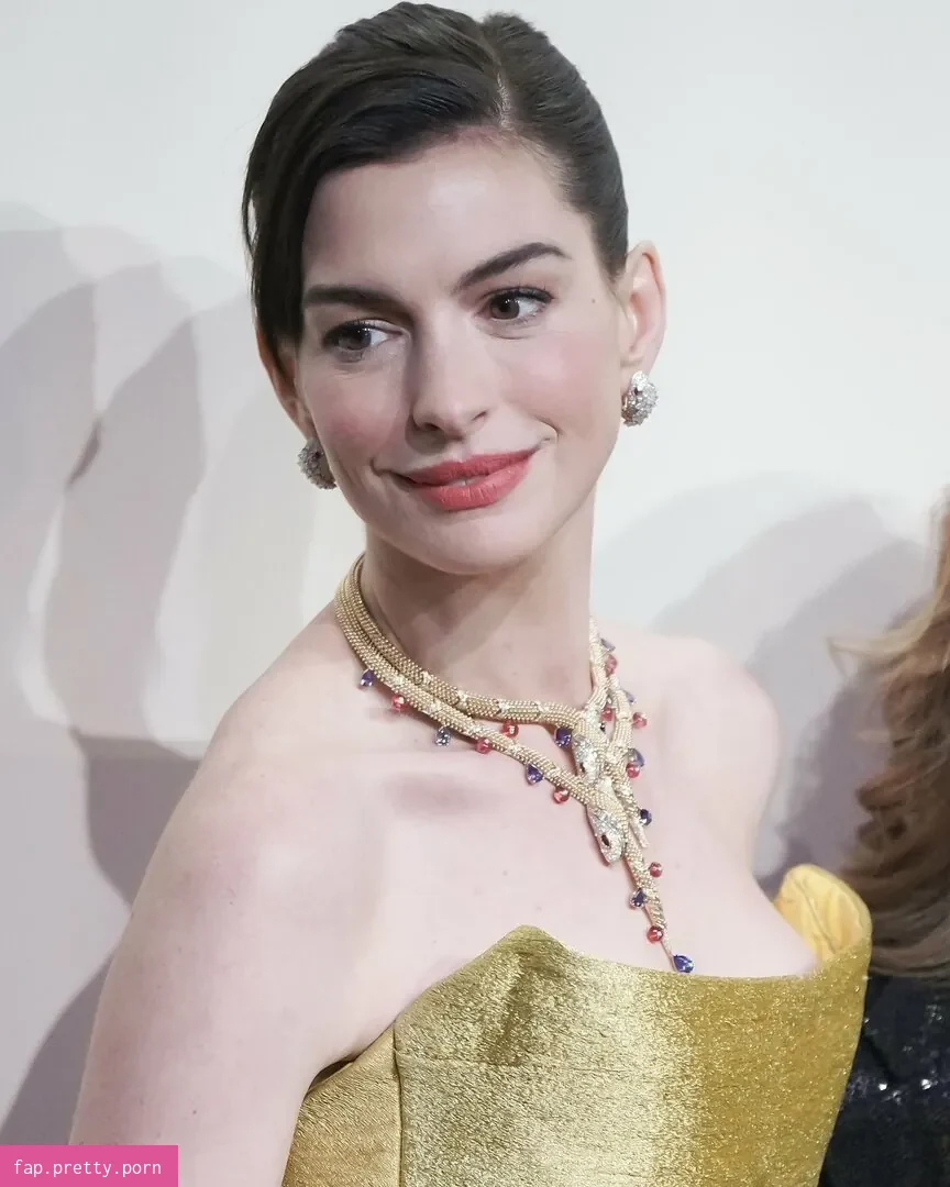 Anne Hathaway - Photo #05