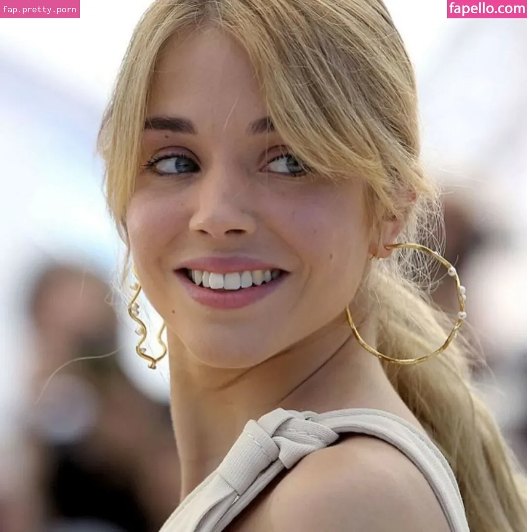 Alice Isaaz - Photo #15