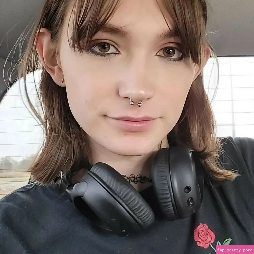 Alice Jade - Photo #01