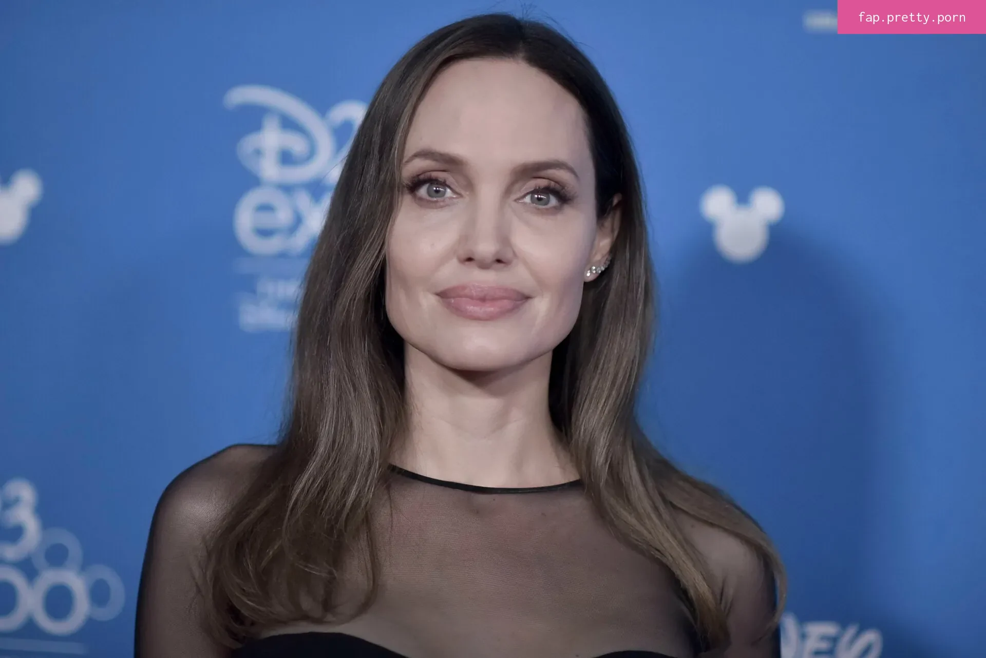 Angelina Jolie - Photo #24