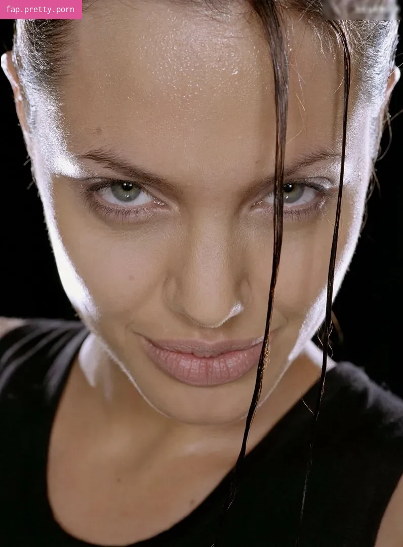 Angelina Jolie - Photo #40