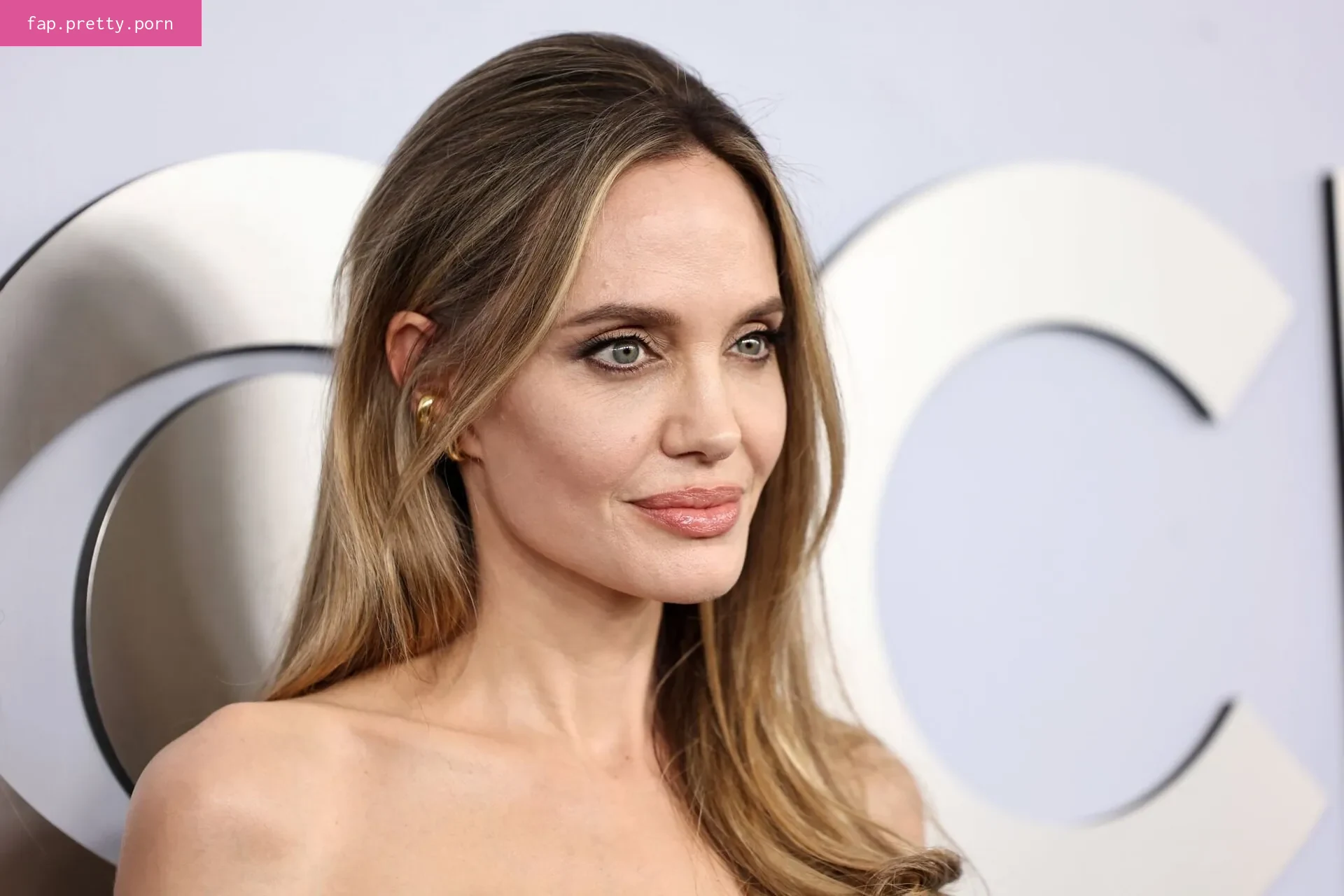 Angelina Jolie - Photo #49
