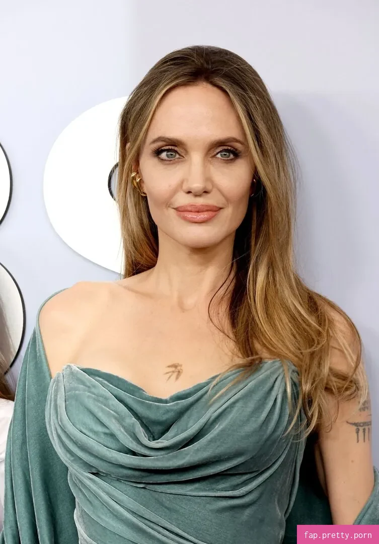 Angelina Jolie - Photo #51