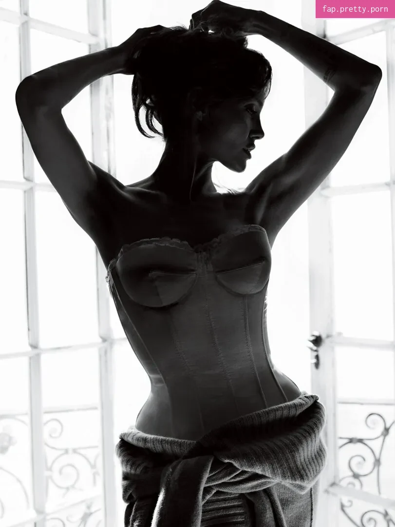 Angelina Jolie - Photo #21