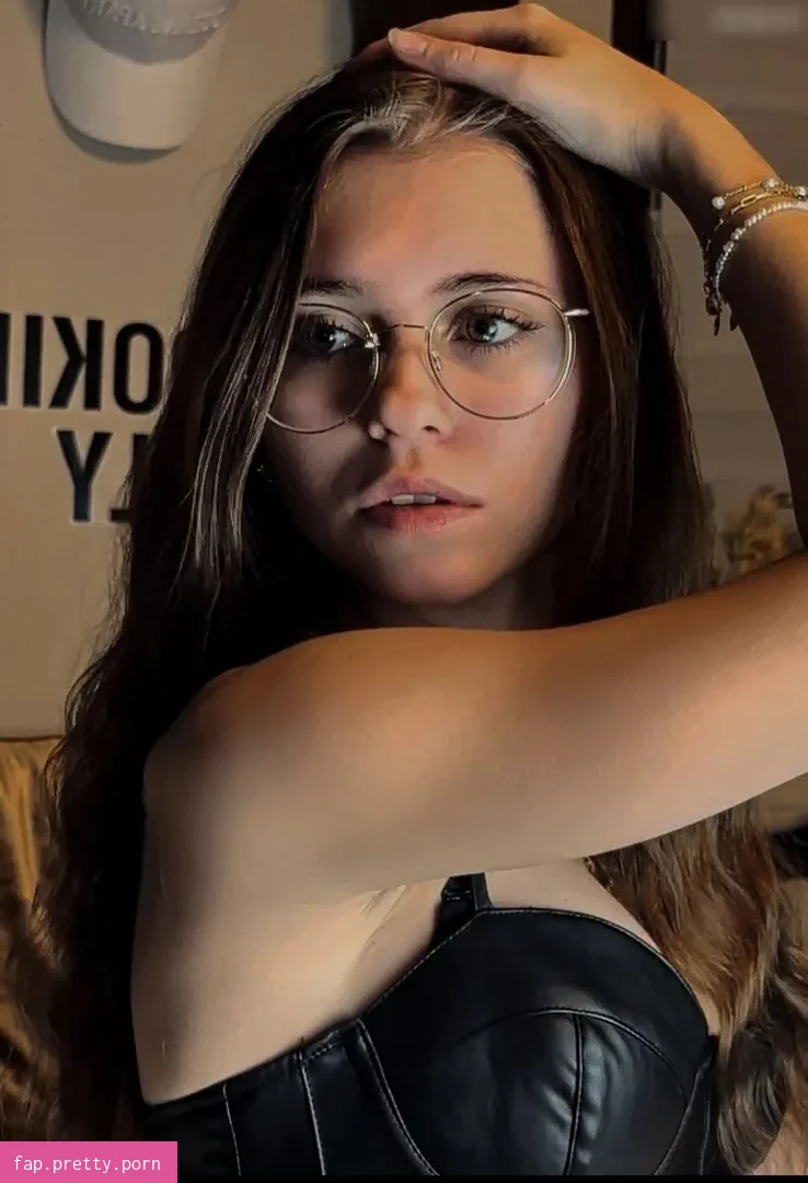 Anna Kauer - Photo #17