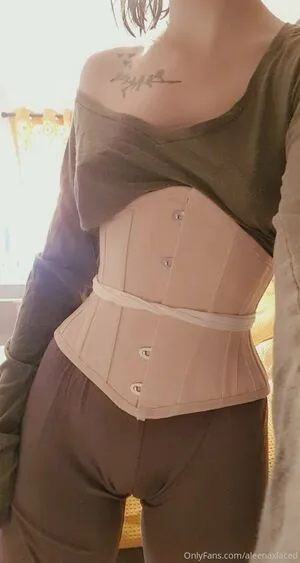 Aleenaxlaced