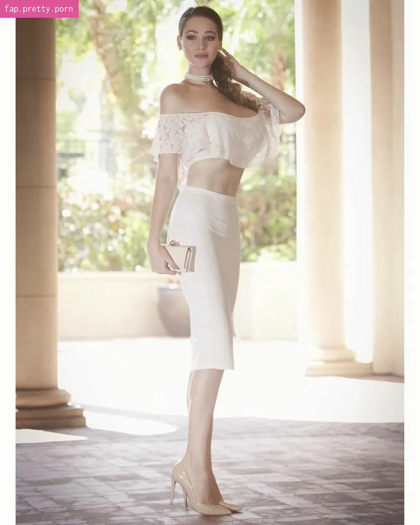 Alina Lewis - Photo #11
