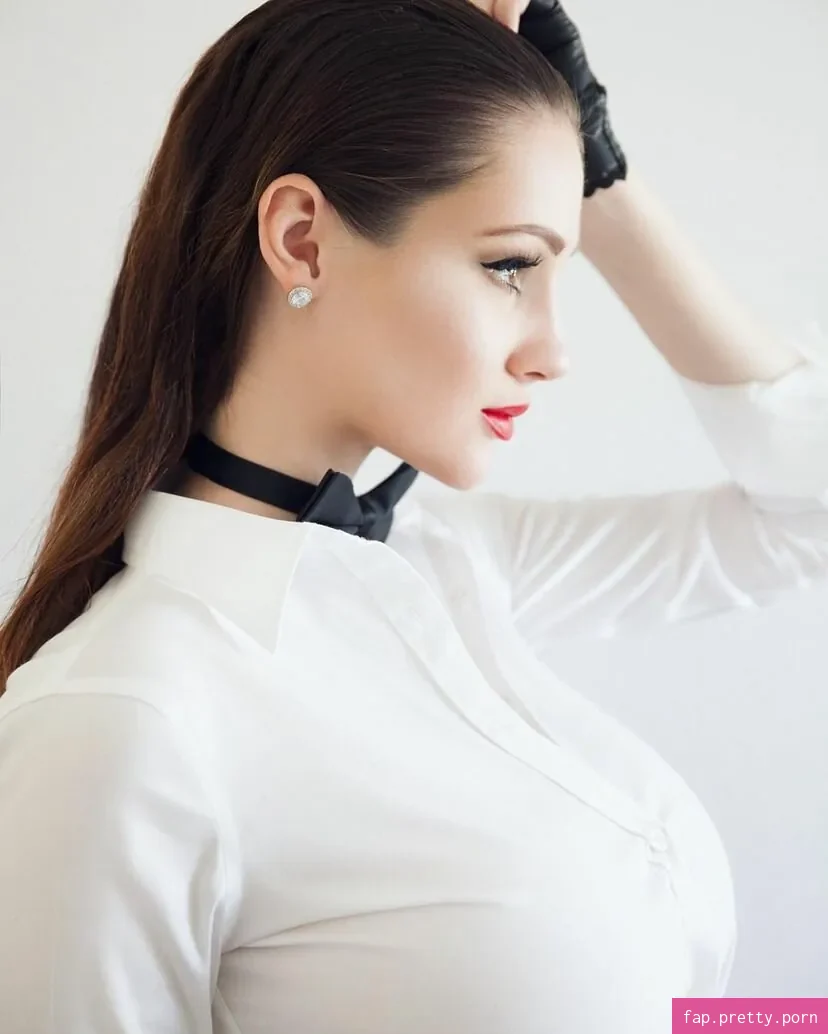 Alina Lewis - Photo #17