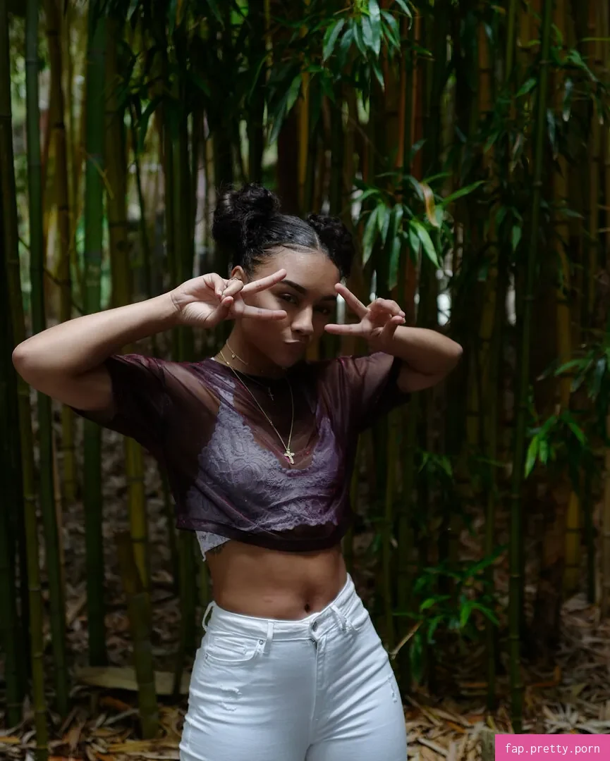 Alix Lapri - Photo #30