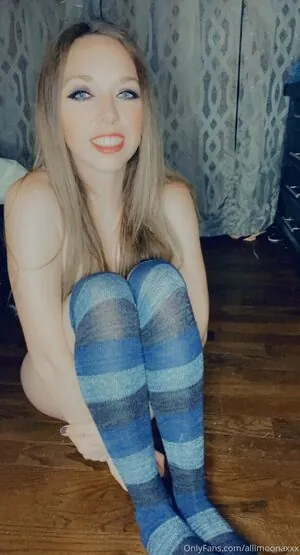allimoonaxxx