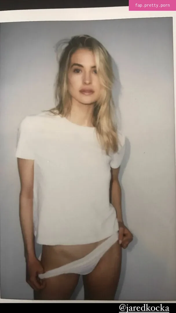 Amanda Lougee - Photo #01