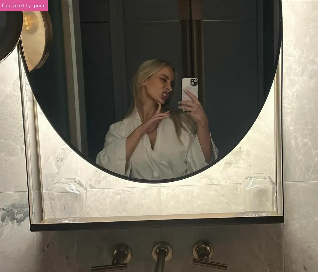 Amy Louise Lee - Photo #75