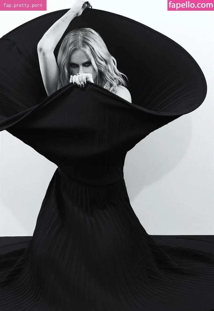 Avril Lavigne - Photo #96