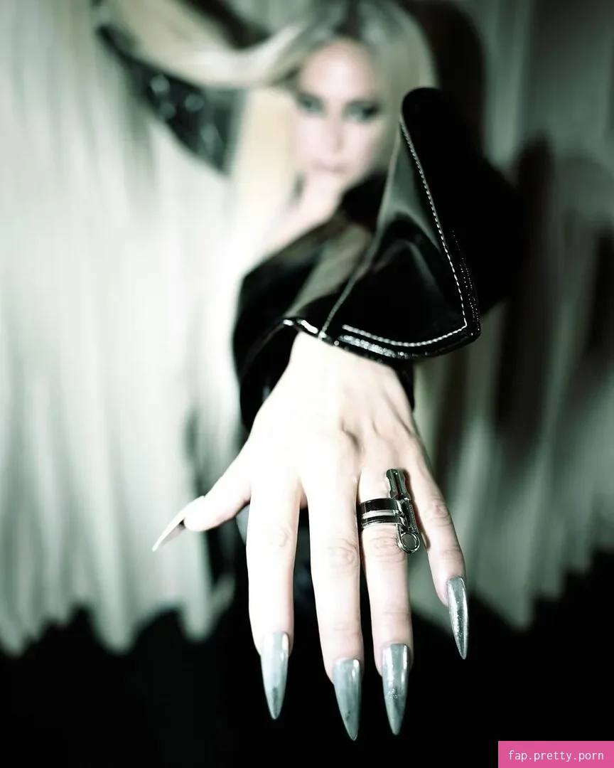 Avril Lavigne - Photo #37